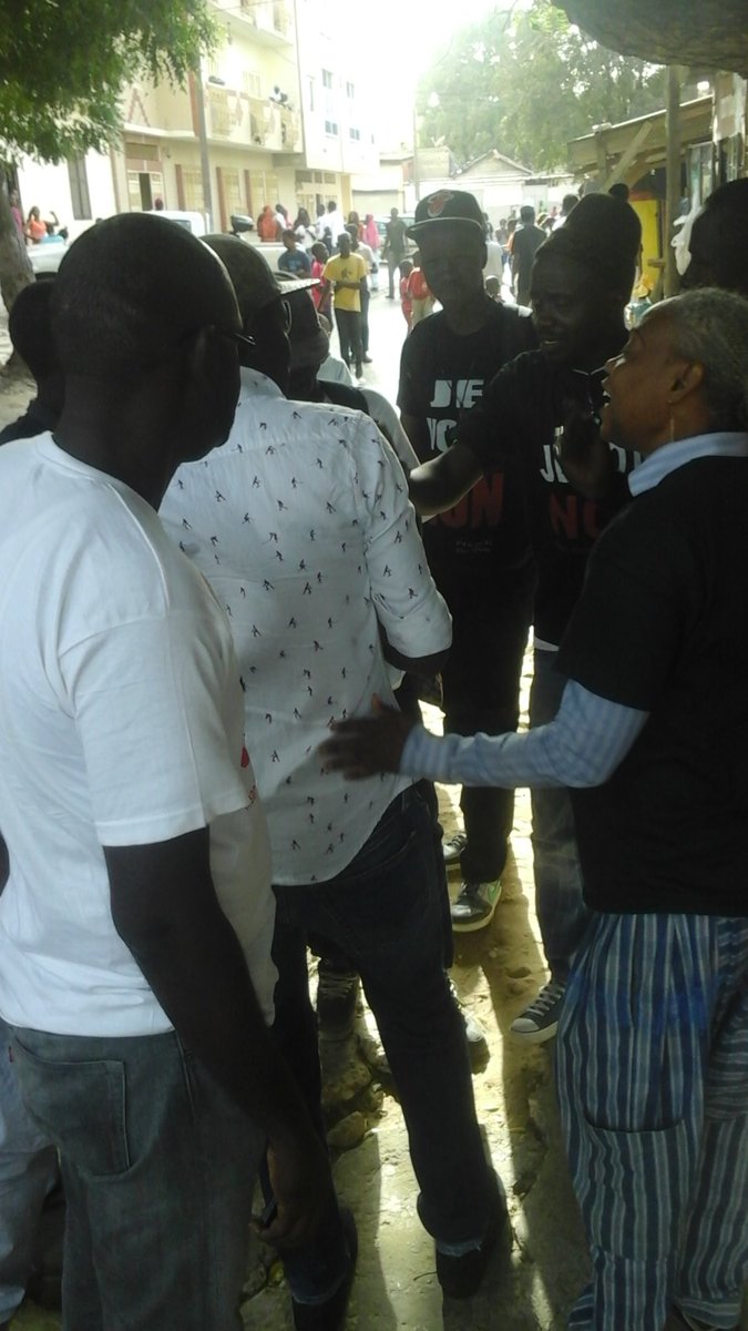 mafantadiallo's tweet photo. #SunuReferendum @Front_du_NON discussion avec les jeunes de #FannHock #kebetu #JeVoteNon https://t.co/GJqCkhdKz8