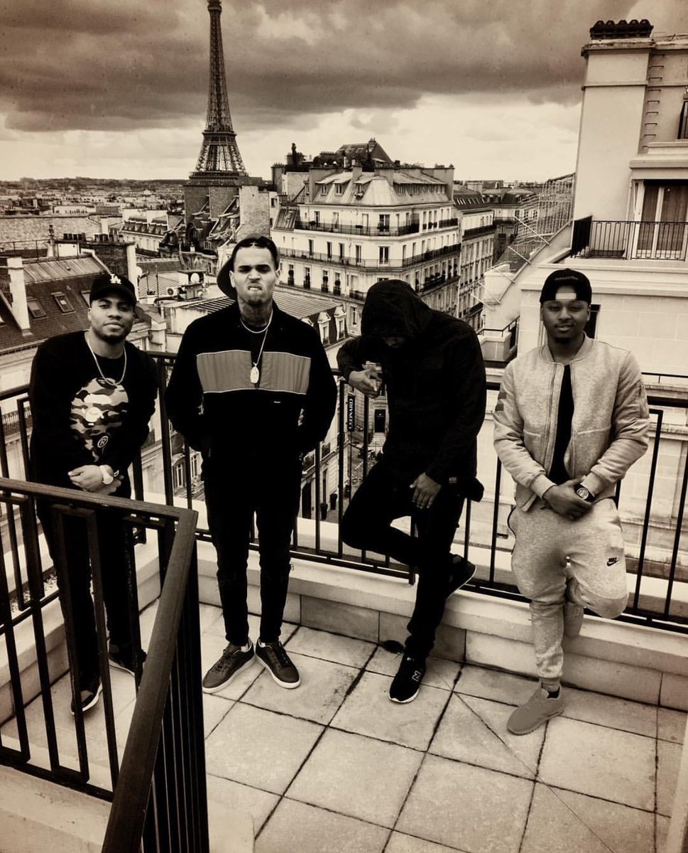 NIGGAS IN PARIZ