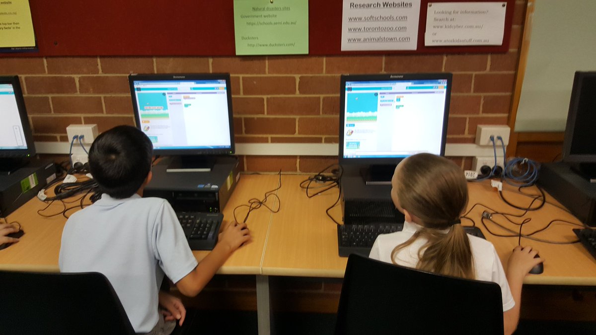 Class34G's tweet photo. #coding with #3/4G https://t.co/CoLOHeDiXo https://t.co/aziOTsZ8iB