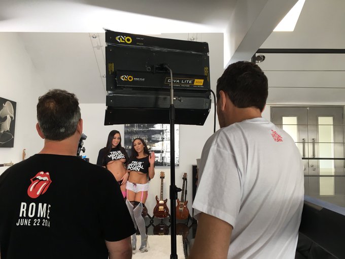 Watch TrueVirtualPorn's leaked NSFW photo on TwXstars