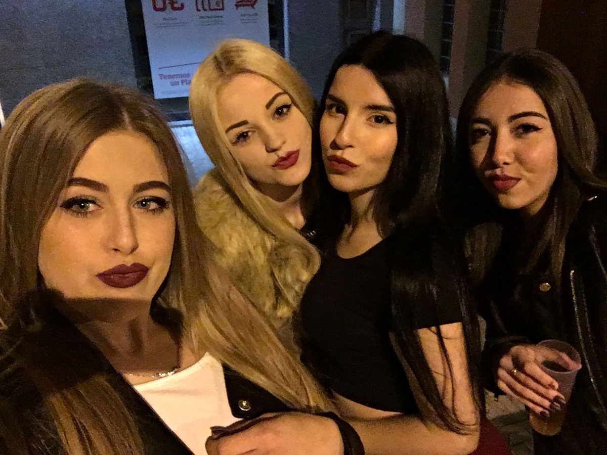 LuciaRaamos's tweet photo. Muy buen finde, buenas noches!!!!🍀🎉💖👑 https://t.co/2kfvUr8NhJ