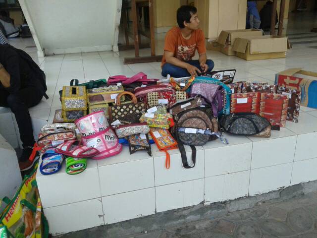 CS (Cleaning Service) Handmade at Loby Gedung D UMY  <a href="/immarfakhruddin/">immarfakhruddin</a> @ImmFE @BEMFE_UMY <a href="/SemaFEUMY/">SEMA FE UMY</a> @anakUMY