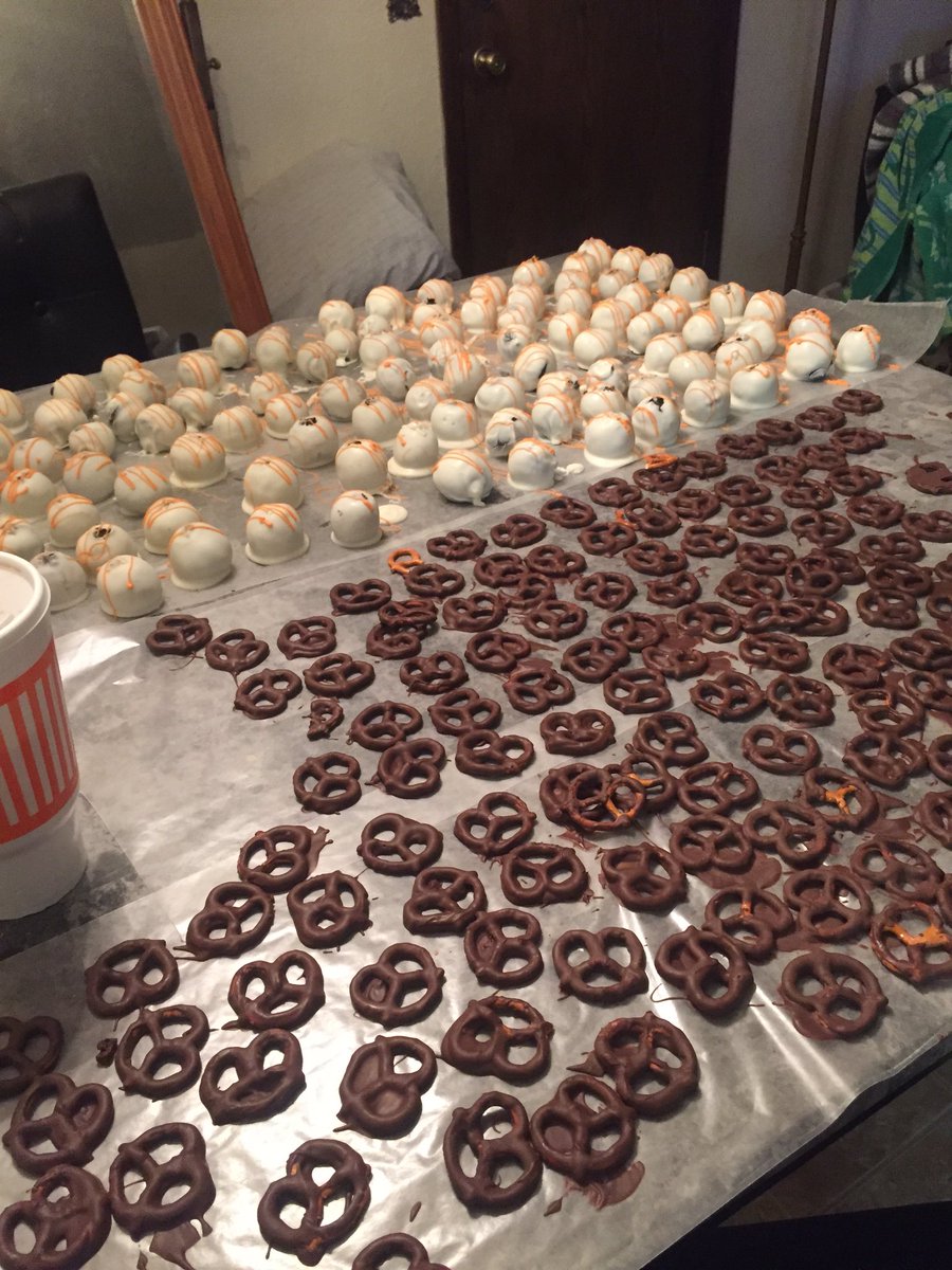 IzzyMaxey's tweet photo. made over 100 Oreo balls!! so come find me this week for these 💣 snacks @tpalfood https://t.co/6tSjaBwpAV