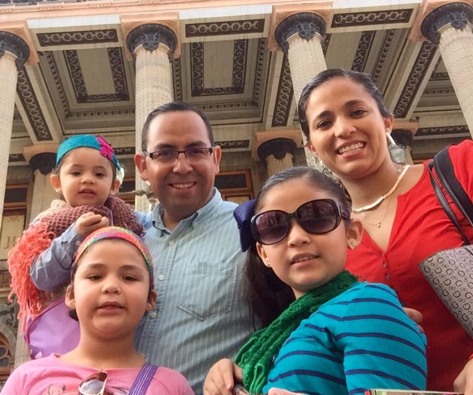 RicardoMCorral's tweet photo. La Familia es la célula básica del desarrollo en la Sociedad #DiaDeLaFamilia @EVillegasV @manuelherrera1 @Astridt82 https://t.co/pQ8XSrwfLr