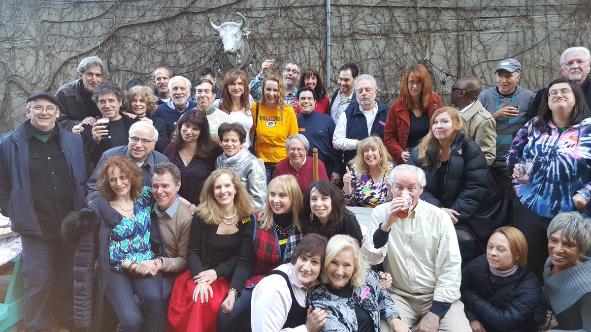 COMIC59's tweet image. Background Actors gather from N Y tv shows, MOL, Blue Bloods, Good Wife and others to celebrate pilot season