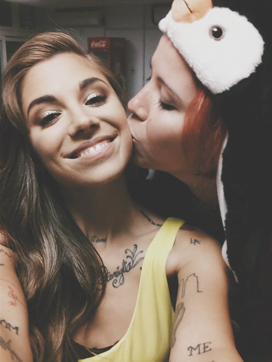 fernanda tweet media