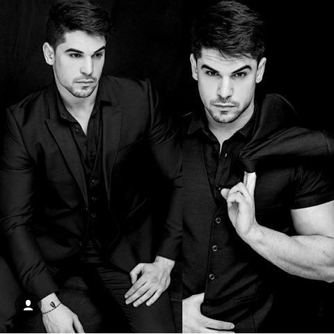 Hassan_khalile's tweet photo. الإثنين مغاربة لكن من الأجمل؟
أمين (لابس اسود)😀
حمزة (لابس اسود أيضا) 😳
صافي بلاش بجوج تبوكيصة😂
و ديما مغرب ههههههه💚 https://t.co/If3STWNci5