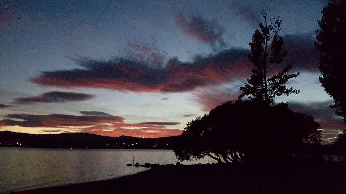 visit_nz's tweet photo. We love to get up early here in #NZ to enjoy the fresh outdoors &amp; for beautiful views #lovewanaka #NZMustDo https://t.co/sn0d5ncUWE