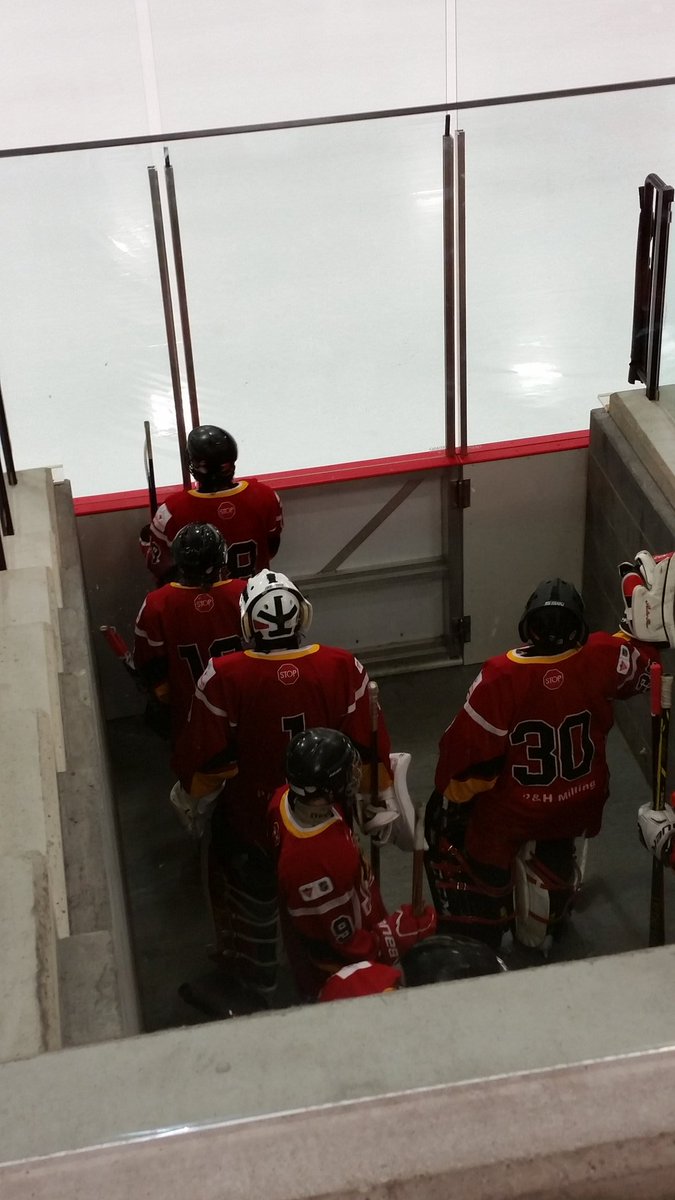 HanMidgetLL's tweet photo. Ready to take the ice lead by #Captain18 https://t.co/DMwYyBwG8q