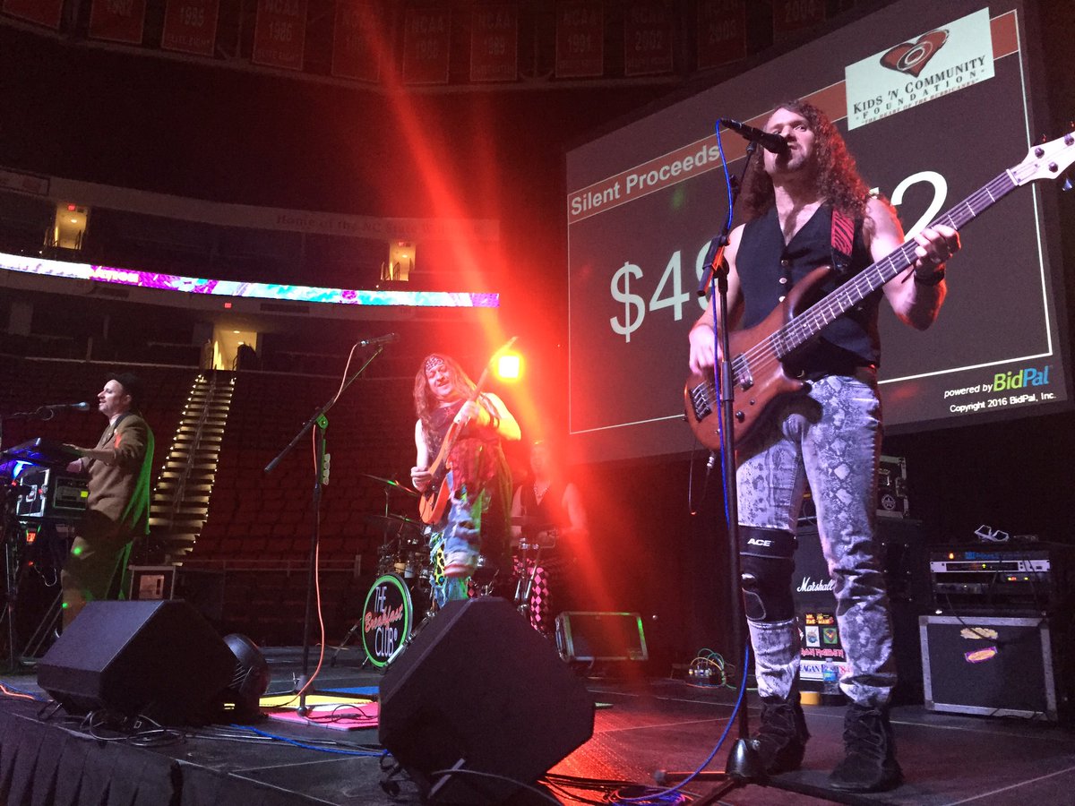 Canes_Community's tweet photo. This year's "I ❤️ the 80s" #CanesCasino Night featured live music from @TBCUSA. https://t.co/MLDuBPnWxN