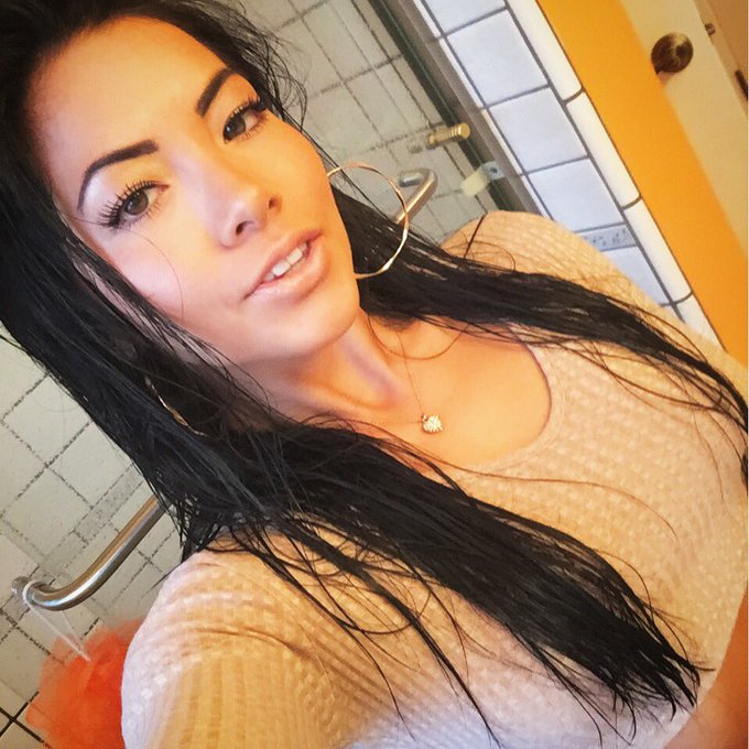Time to hit the batting cages 😝⚾️ https://t.co/y5FL4PdIo2