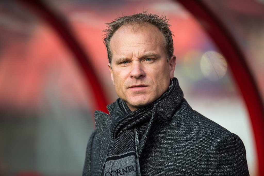 KeithStewart22's tweet photo. Would this be a good replacement for Wenger? https://t.co/CxmIcKhfVB https://t.co/7mvkQrMaTa