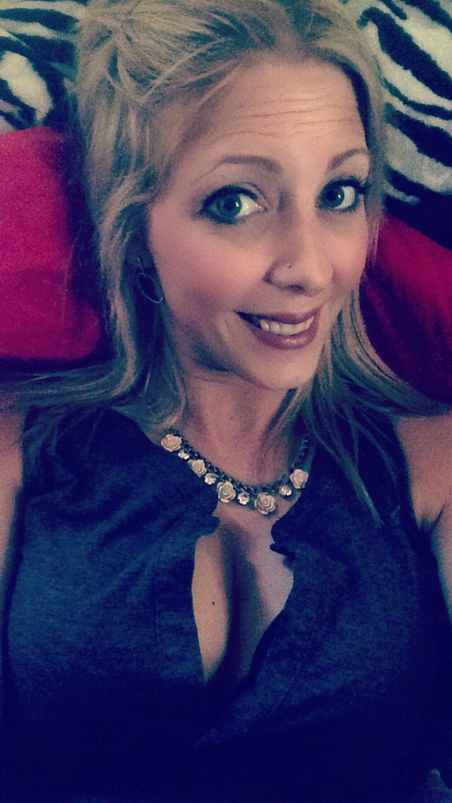 jenniferc0801's tweet photo. #lazyday #pillowsandblankets #tweet #comfy https://t.co/2hgYK0iscf