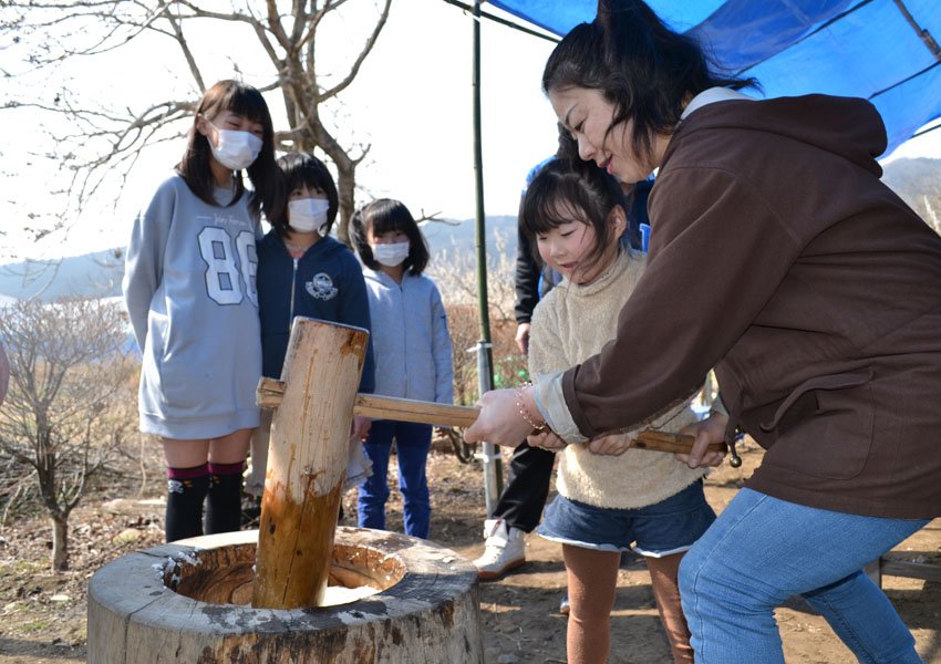 茨城県 常陸太田市 文化課からのお知らせ 3月6日 日 春友 町で お宝散策マップ看板設置 梅を楽しむ会 が開催されました エコミュージアム事業で掘り起こしたお宝を巡ることが出来るよう春友彫刻の森運動公園駐車場に看板を設置し 満開の梅の花を 茨城県 常陸太田市 文化課からのお知らせ 3月6日 日 春友 町で お宝散策マップ看板設置 梅を楽しむ会 が開催されました エコミュージアム事業で掘り起こしたお宝を巡ることが出来るよう春友彫刻の森運動公園駐車場に看板を設置し 満開の梅の花を