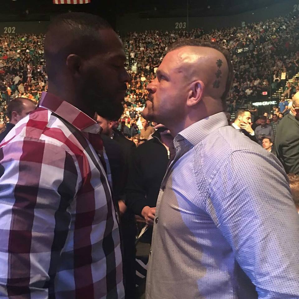TFG_MMA's tweet photo. Chuck Liddle and Jon Jones ran into eachother at #UFC196 #UFC #ChuckLiddle #JonJones #UFCnews https://t.co/JEH4RyxyDC