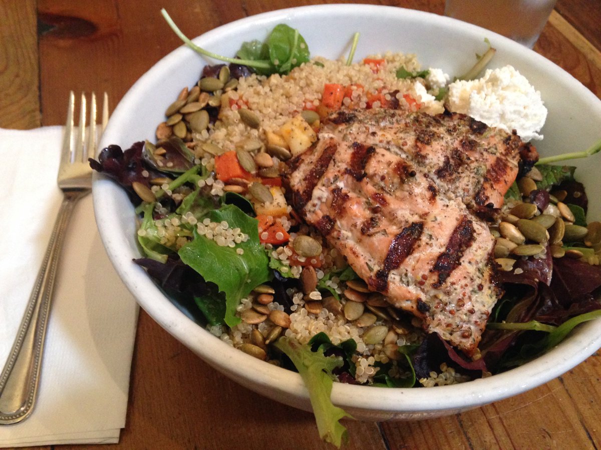 keepitupdavid's tweet photo. Salmon on a delicious salad from #FourCafe in #EagleRock. https://t.co/ycI8H6clWN