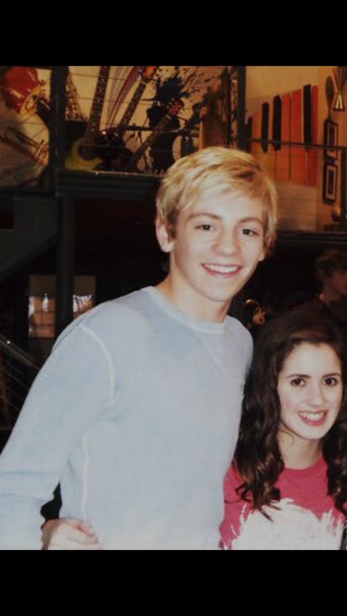 When Raini feeds on my dead raura soul 
#VoteAustinAndAlly #KCA