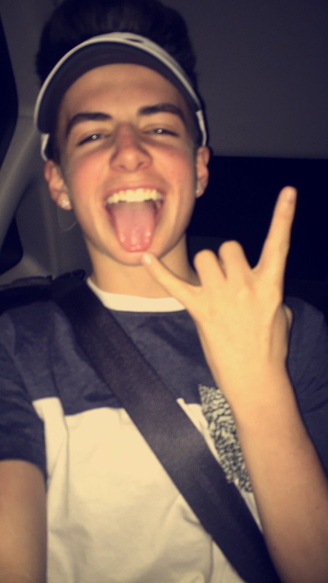 zachclayton's tweet photo. Smile for me ❤️ https://t.co/UnHA2DMvAa