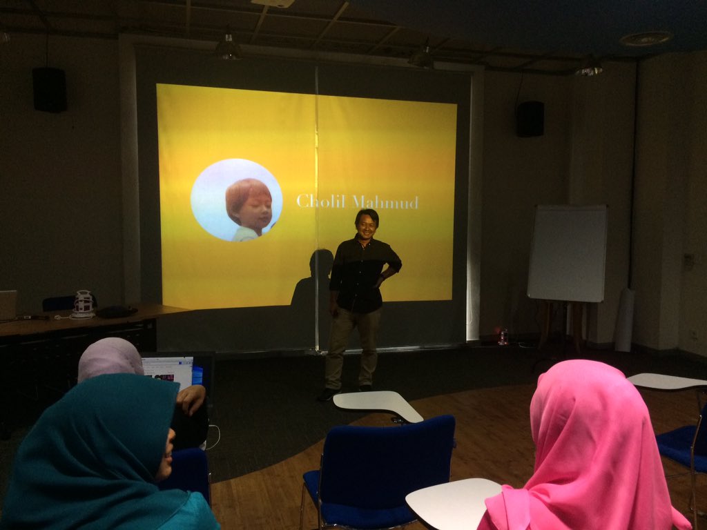 jentera's tweet photo. Cholil Mahmud (@efekrumahkaca) mengajar kelas pagi ini dengan tema "Musik sebagai Medium Keberpihakan". https://t.co/gof2r6ih8O
