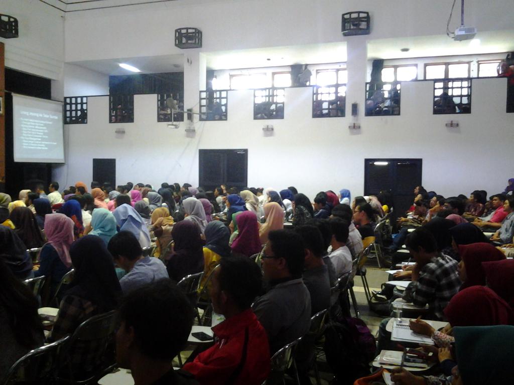 PamassUnpad1964's tweet photo. Kaayaan aula PSBJ pinuh ku peserta kuliah umum ti Prof. Dr. Mikihiro https://t.co/3W0LWj98VZ