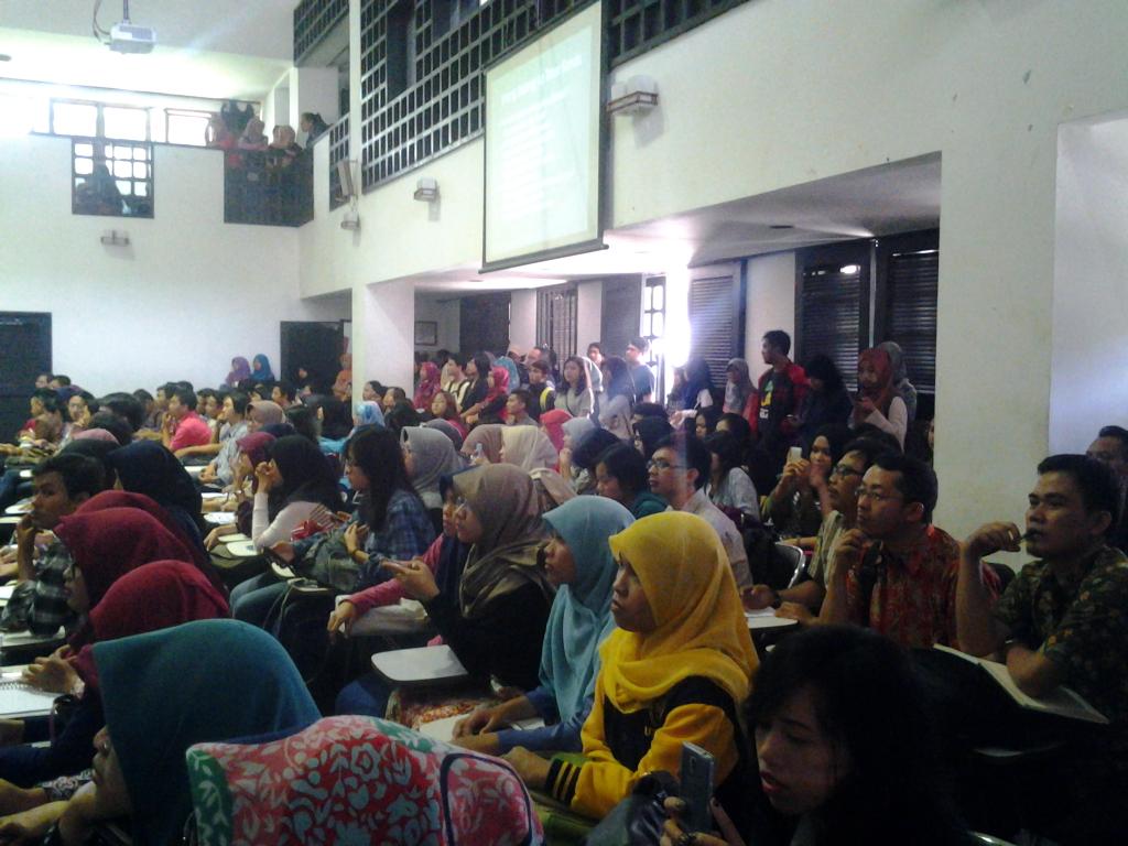PamassUnpad1964's tweet photo. Kaayaan aula PSBJ pinuh ku peserta kuliah umum ti Prof. Dr. Mikihiro https://t.co/3W0LWj98VZ