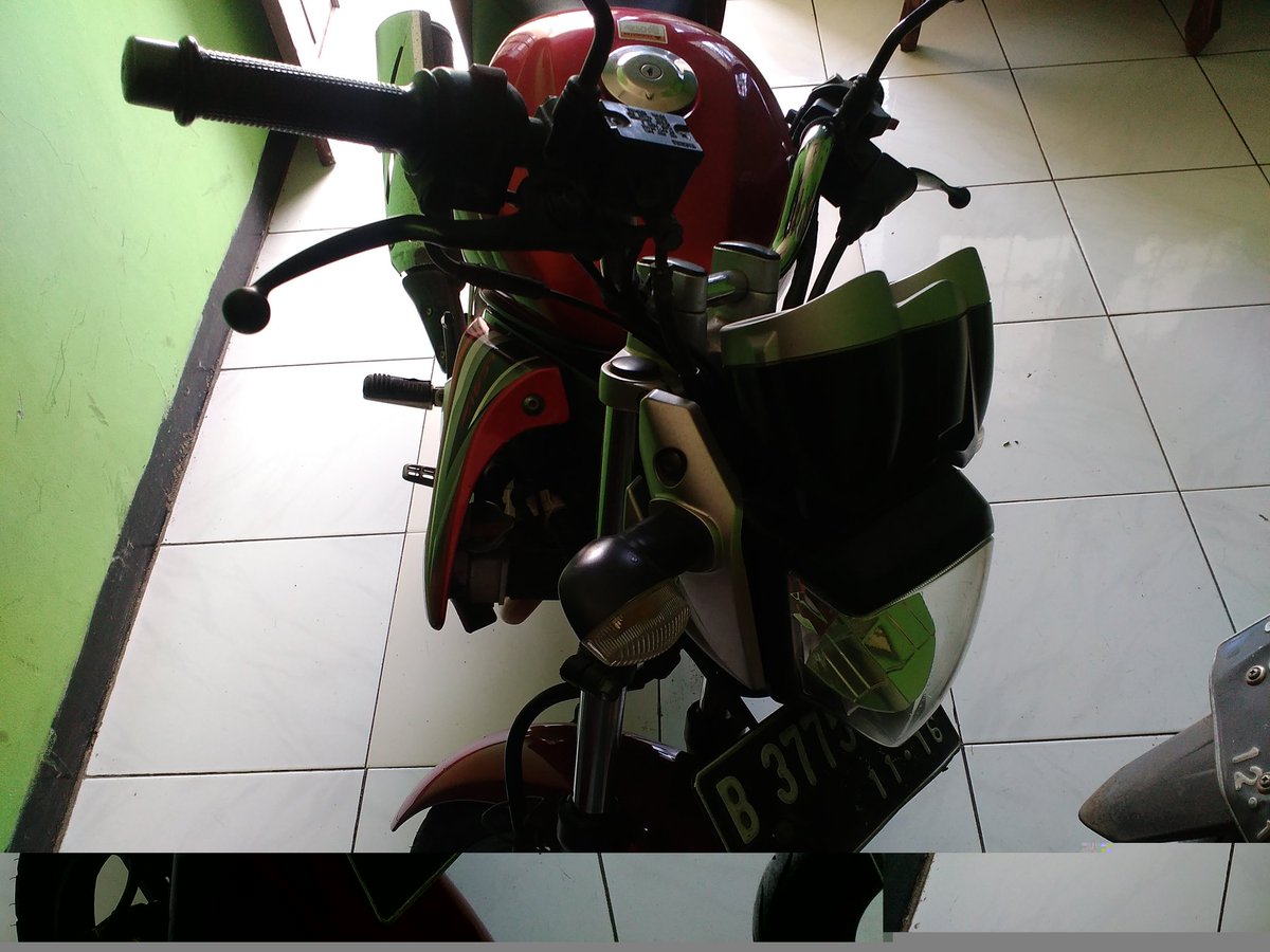 Azry16's tweet image. di lepas yamaha vixion 2011 body mulus aduhai. 14jt ja nego tipis