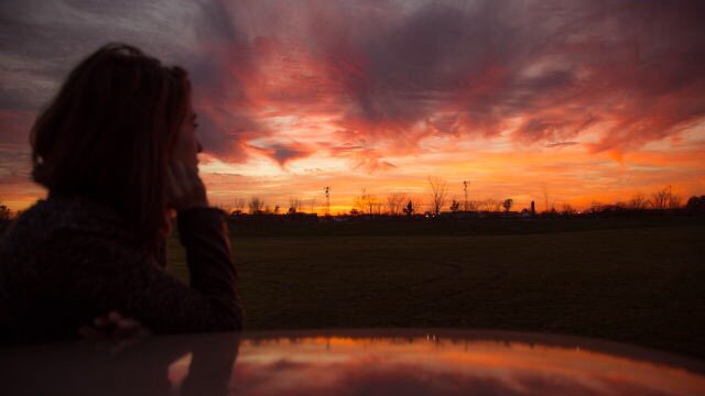 blissmountains's tweet photo. cute date idea; watching the sunset together 🌅 https://t.co/ATE9nXlEBK