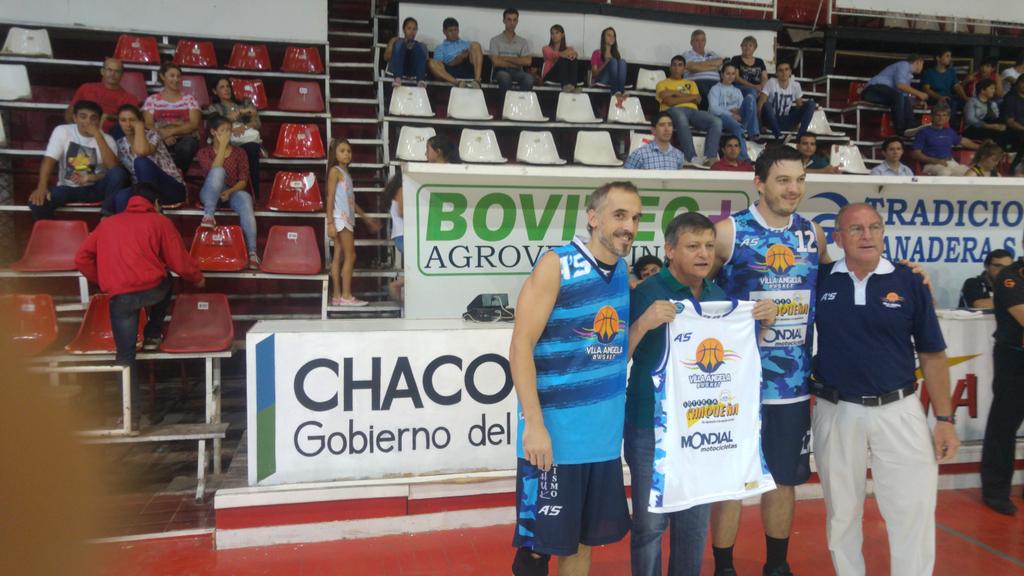 lavillabasket's tweet photo. @domingopeppo gracias por apoyar el basquet de villa angela!! https://t.co/hCsmD2K0O8