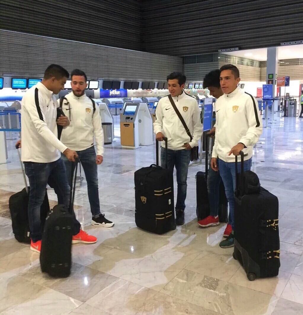 AbogadoDeporte's tweet photo. @JGallardov31 @ArturoMnt7 @maganab87 q gusto ver que van a la #CopaLibertadores mucho éxito y disfrutenlo :) https://t.co/A7OJ6N9OKx