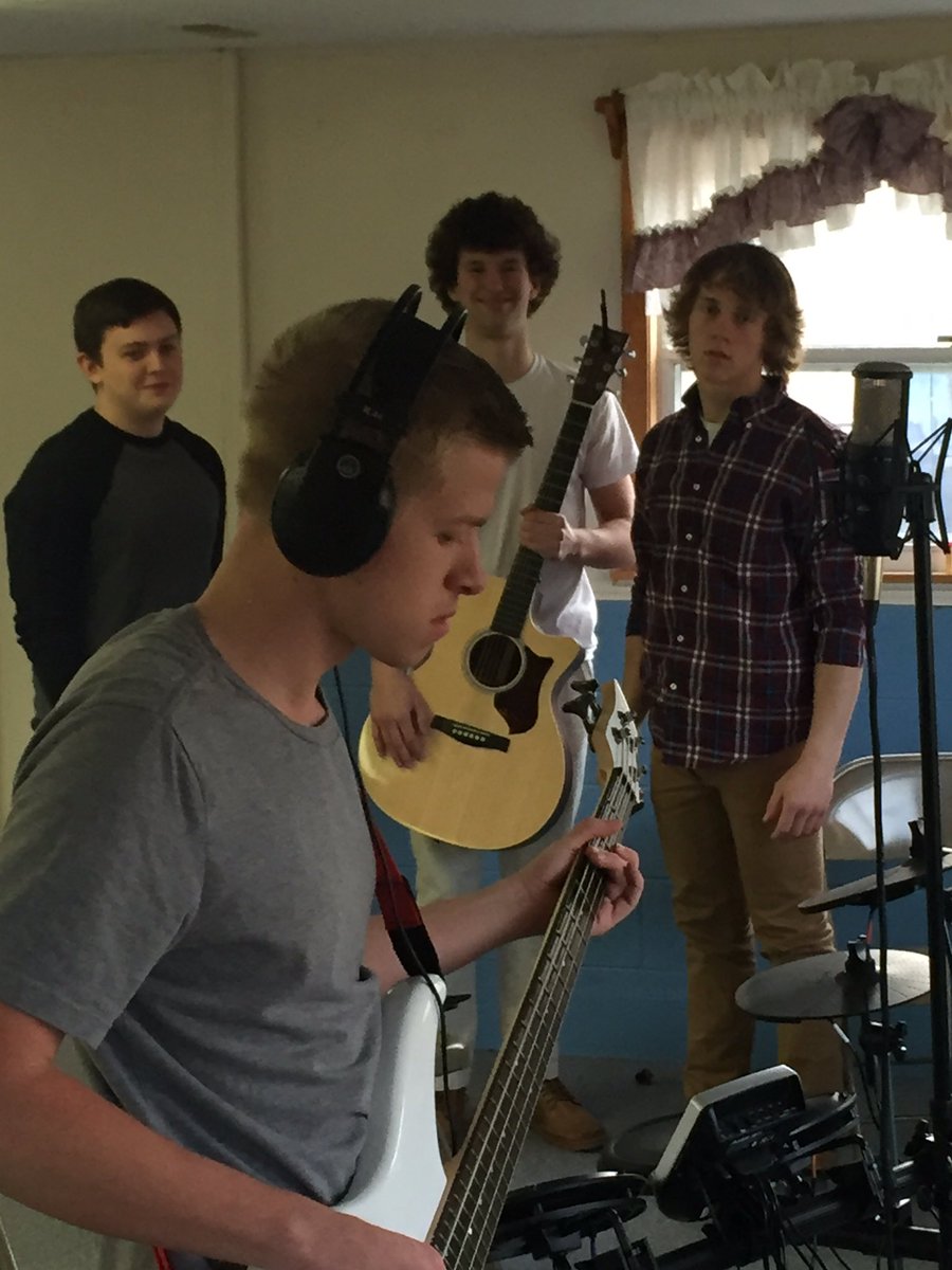 eastsidedive's tweet image. We are proud to announce that after a long, sleepless weekend, our EP is recorded. Can't wait to release it to you!