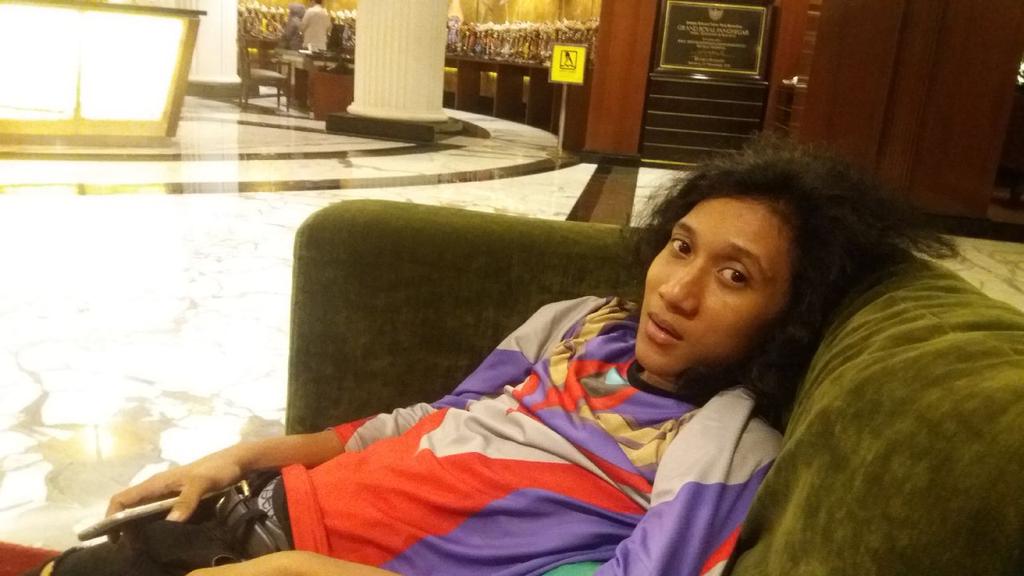 Hai hai 😁 
mimin come back 😘 Maaf banget mimin lagi sibuk Ujian nih haha maklum anak sekolahan .. Nih biar ga marah😘