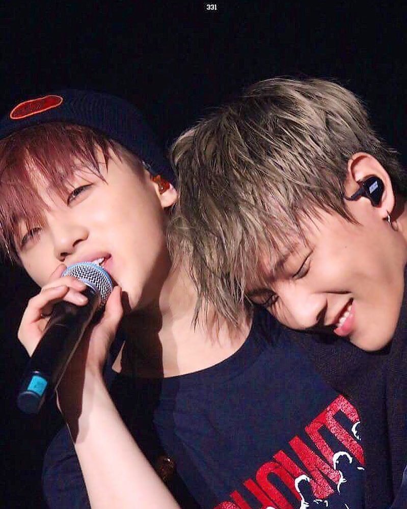 iKONICstagram's tweet photo. [iKONICstagram] ikonyanchu: Jinhwan♡Donghyuk
160305 iKONCERT IN BUSAN
cr. on oic
.
#ygfamily #KPOP #hanbin #kimhanb… https://t.co/LS3YjFwyte