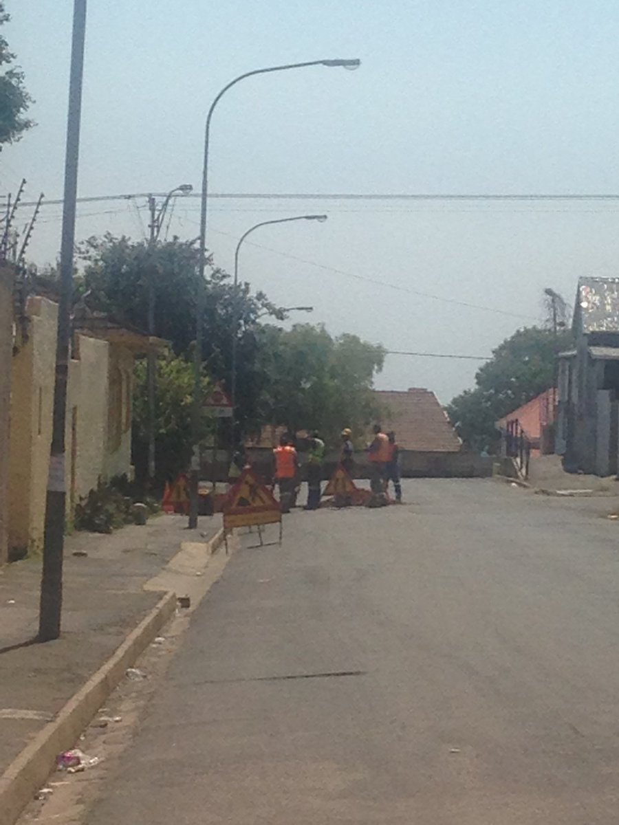 DinZee_M's tweet photo. Water shortage days are over due to bursting pipes!! Thank you 💦 #fixthebroken #IKnowMyJoburg @CityofJoburgZA https://t.co/gkli9kRcGF