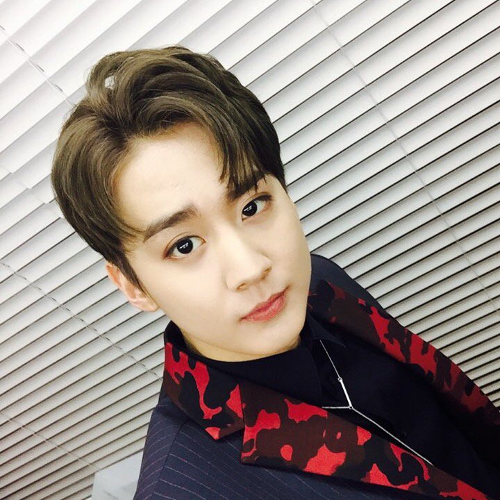 [마스터 대신 트윗]
금주의 마스터 힌트, 엔젤 여러분은 다 모르셨군요! 이번주는 바로 마스터 #천지 가 #V앱을 통해 여러분께 인사드릴 예정입니다. 언제 어디서 할지 모르니 V앱 알림은 꼭 켜두세요!