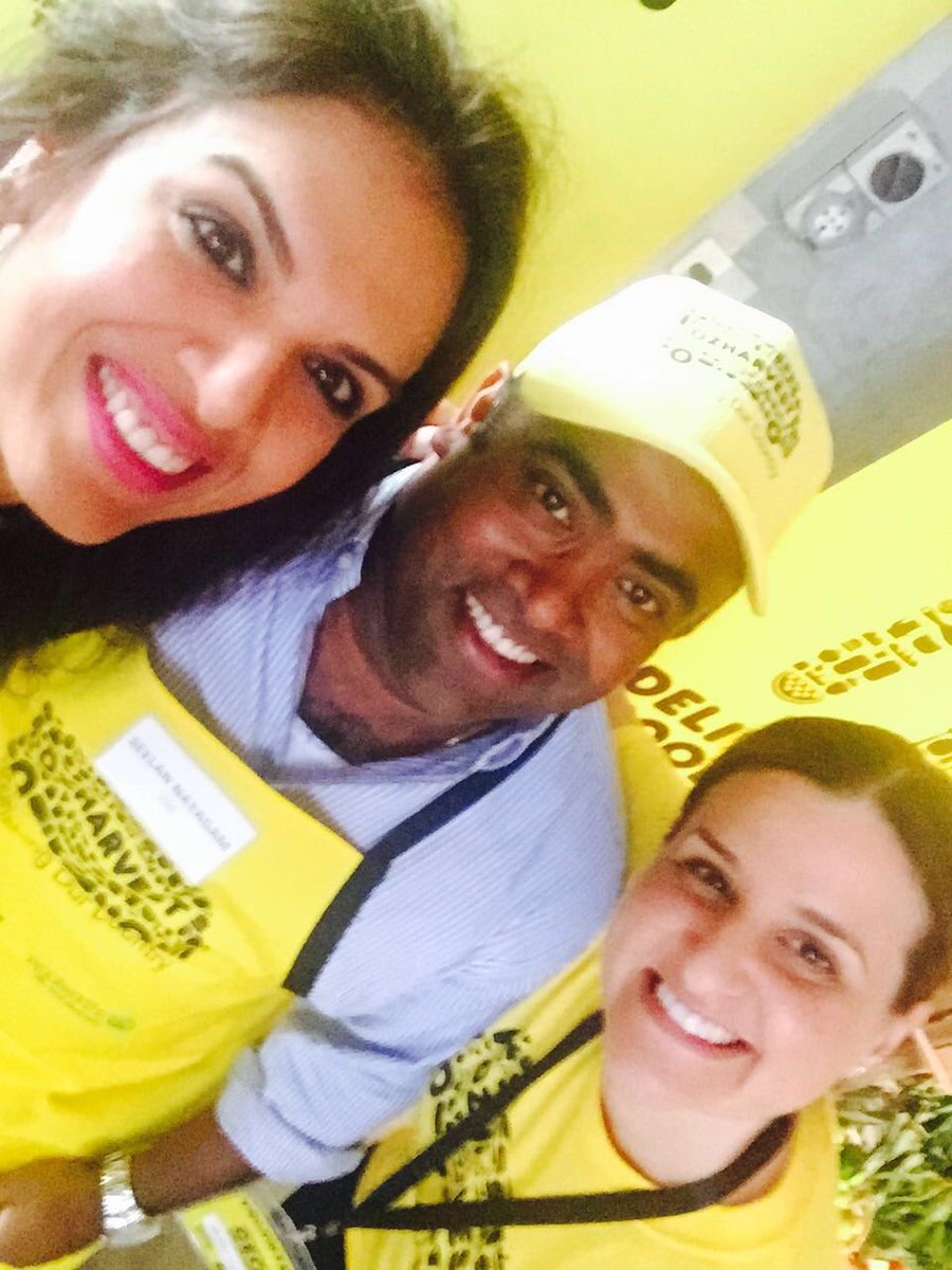 AdiiinaS's tweet photo. Having a ball supporting the @OzHarvest #CEOCookOff @sdhillon @CSCAustralia https://t.co/ReDyd8xhW3