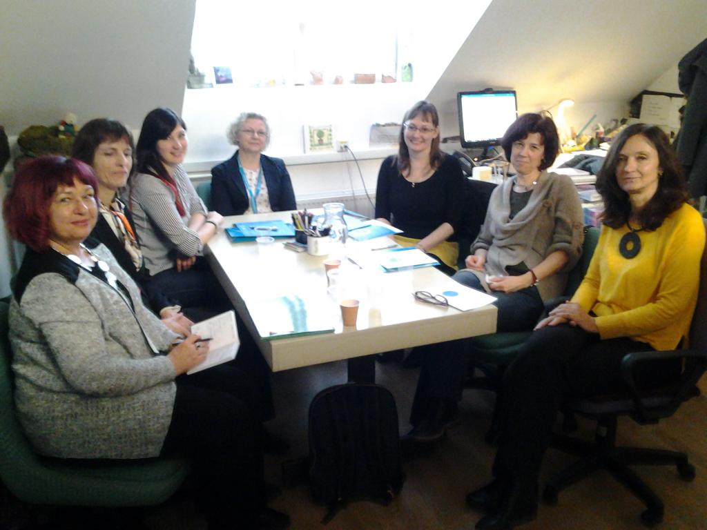 suram60's tweet photo. @zrss_si Ungarische und Österreichische Lehrerinnen zu Besuch am Schulamt https://t.co/NDgbESP0GA