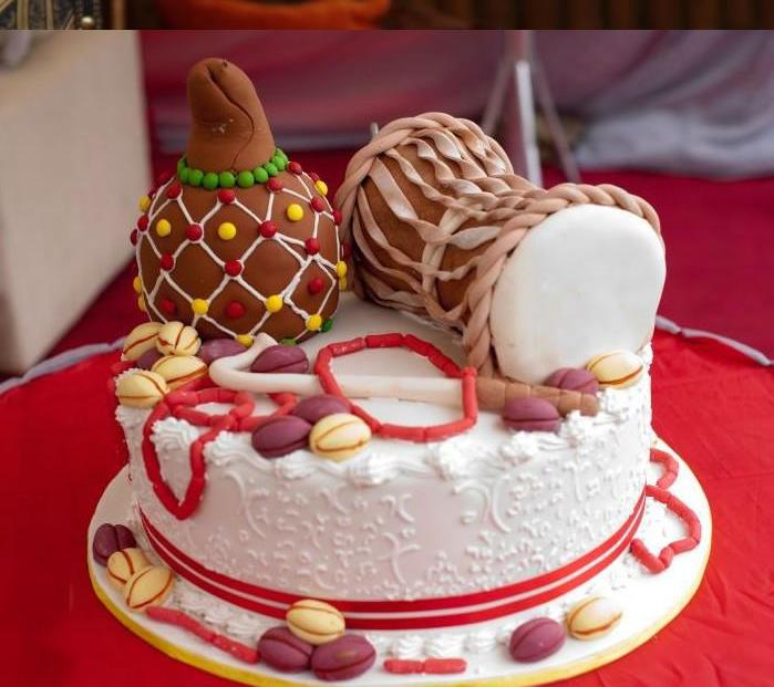 Happily ever after just got even sweeter with #Kravins traditional wedding cakes. Order yours today! #Weddings