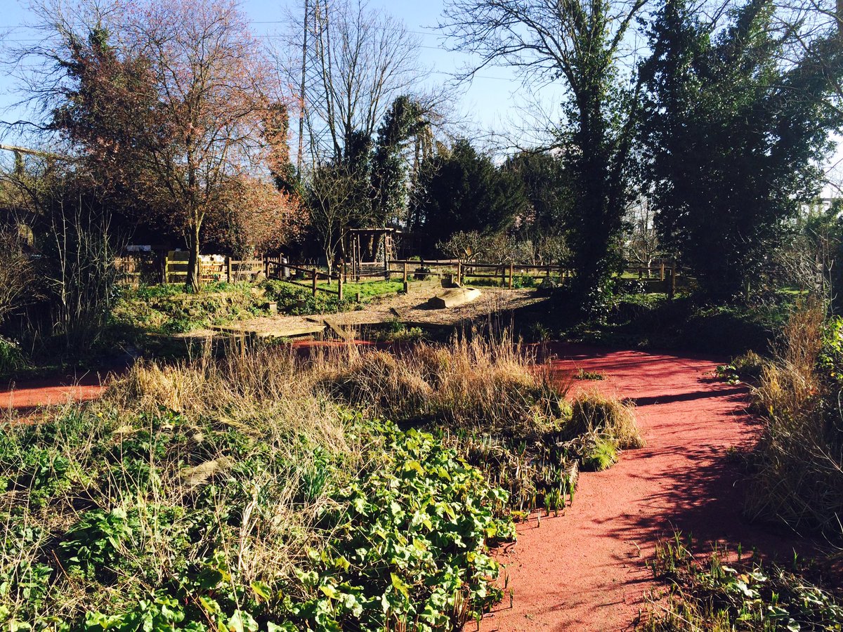 GWS_Learning's tweet image. The sun is shining - why not get your class outside. Time to plan a visit to Iver or Braywick for #outdoorlearning
