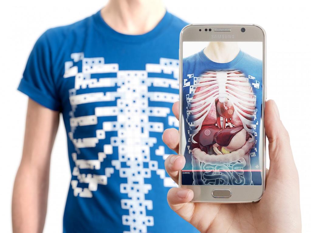 ForbesTech's tweet photo. Virtuali-Tee reveals wearers' guts, heart, lungs and kidneys in graphic pulsating 3D: https://t.co/Mr6ZhWqkAK https://t.co/HRY2T6trfU