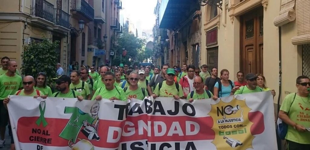 RebelinAluminio's tweet photo. RT jjssrr901 "RT PodemosStboi: Seguimos APOYANDO!!!
#AltadisNoSeCierra 
#NoAlCierreELCOGAS
#BoicotBosal 
#ACBaurre… https://t.co/DgYwgtrL0j"