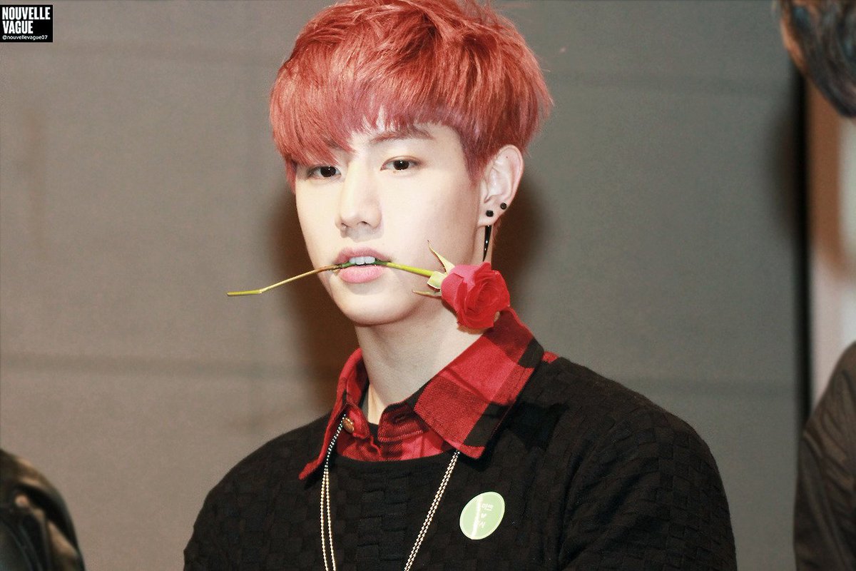 badkpopdates's tweet photo. getting roses from mark tuan 🌹 https://t.co/G8RvOCgIlX