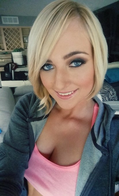 Had an amazing day and workout 😉 shooting for @naughtyamerica with @thejohnnycastle ya'll are going to<a href="/tag/mvsales"class="tags"><span>#mvsales</span></a>