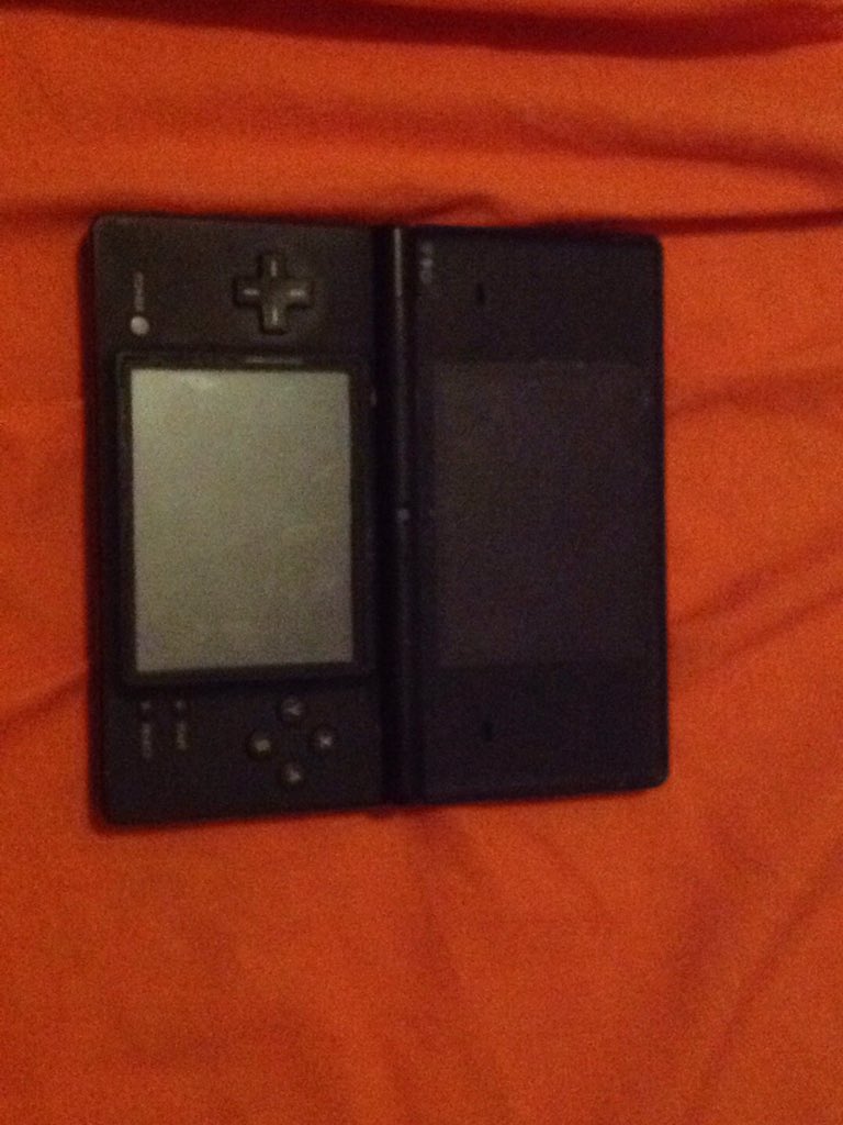 Hunter_Is_Back's tweet photo. Hey guys a DSi pack for sale :D price ranges around 
$45-$50 pm me for offers pics below https://t.co/2AQRuAHOHn