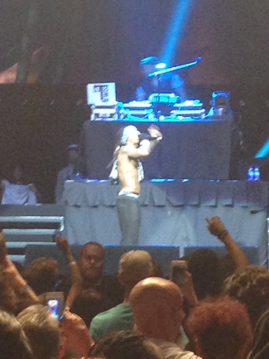 lordhoops's tweet photo. Best rapper alive @LilTunechi did not disappoint tonight!! 😝💸🔥😎🤘🏼 https://t.co/GOuetZx5tt