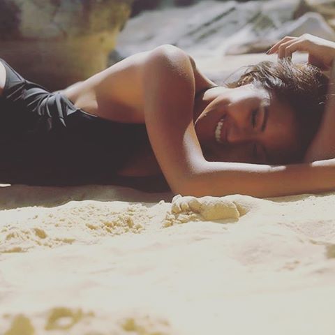 #protanningcircuit #soakitup #beachbabe You never know what life will bring, but you can always smiling if you just…