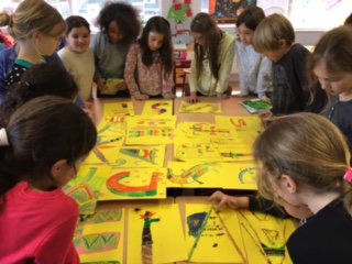 obslandje's tweet photo. Lekker spelen met letters! #berenvanhetlandje #grootproject https://t.co/UL6jS9Qf5M