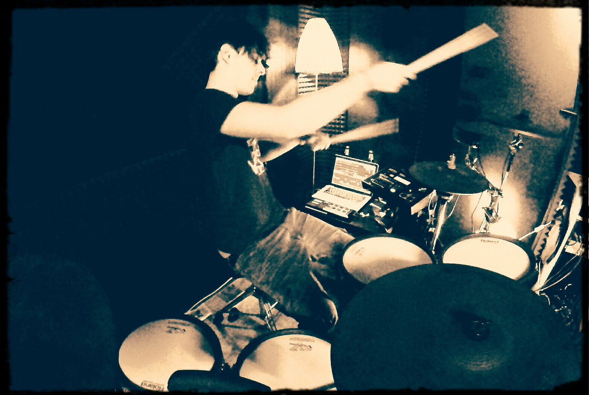 VoliumOfficial's tweet photo. A LITTLE BEATS...!!! #Volium #newsound #emotions #Roland #Vdrums #tdk30 #music https://t.co/257unRPt3i