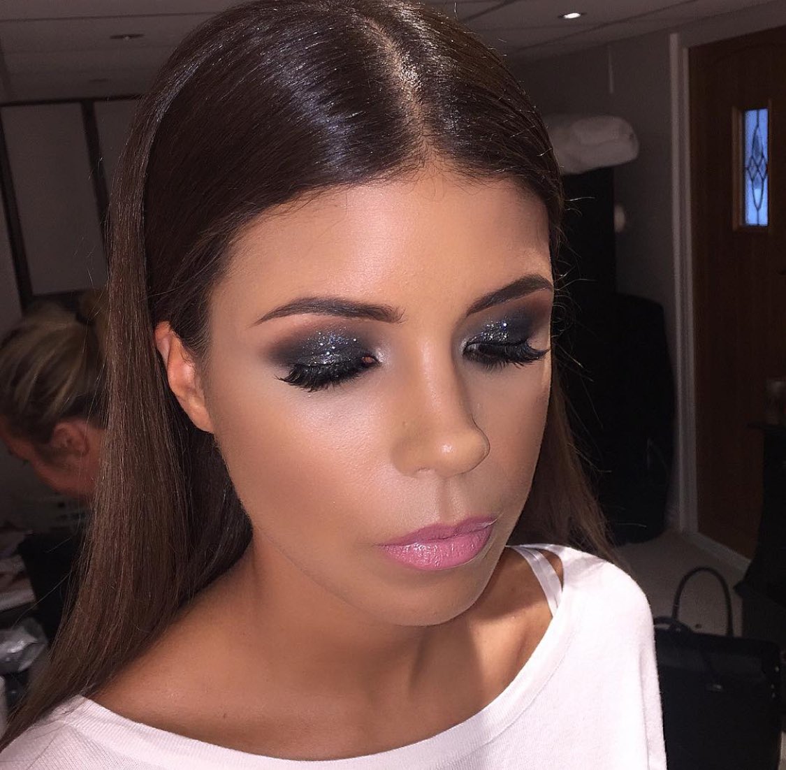 blendmakeuplond's tweet photo. We love a black glitter smokey eye 😍 #makeup #smokeyeye #blendmakeuplondon #mua #glitter #sidcup https://t.co/vQdE3JSEKv