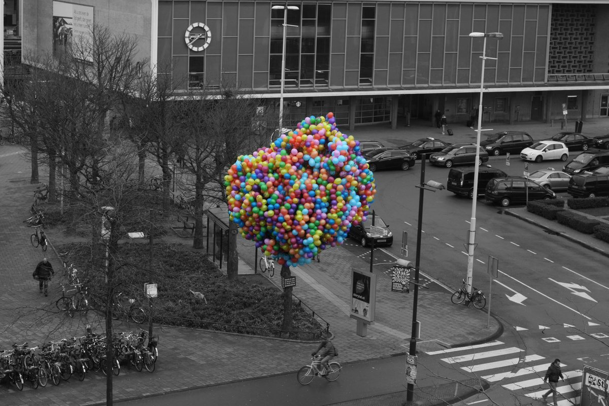 Mooi en kleurrijk @stationEhv #balloontree