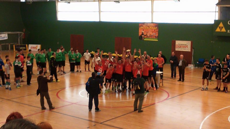 Ayer el Juvenil Masculino se proclama CAMPEÓN de Liga en la Final a 4. Enhorabuena a jugadores y técnicos.